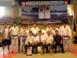 동의대 유도부가 8월 28일 강원도 실내체육관에서 개최된 2005 하계 전국남녀대학유도연맹전에서 단체전 우승을 차지하고 포즈를 취하고 있다.
