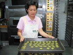 아낙과 사람들은 100% 우리 밀로 만든 우리 밀 과자점으로 ‘아낙 쿠키(우리밀)’, ‘초록의 비밀(쑥)’, ‘흙의 숨결(계피)’, ‘행복의 조건(백년초)’ 등의 이름으로 팔리고 