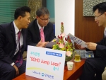 우리은행(은행장 黃永基, www.wooribank.com)은 4/4분기 국내 기업들의 경기가 회복 될 것으로 예상되어 지역신용보증재단과 협력하여 소호기업(SOHO, 직전년도 자산규