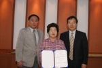 상지대 평생교육원 원우회(회장 조흥상)는 21일 상지학원발전기금재단(이사장 김홍렬)에 대학발전기금 100만원을 전달했다.