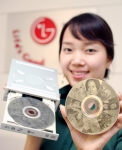 LG전자가 모든 미디어 재생/기록 뿐 아니라 부가기능까지 갖춘 16배속 슈퍼멀티 DVD- Writer(모델명:GSA-4166B)를 출시한다.