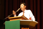 9월 23일 한일장신대학교 강당에서 열린 2005년도 추계신앙사경회에서 (주)하림의 김홍국 회장이 믿음에 기반한 경영철학을 강조하고 있다.