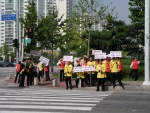 지난 28일 일산동구 문화광장에서는 도시미관을 저해하는 불법광고물정비로 쾌적한 주변환경 조성을 위한 일산동․서구 불법광고물정비 자원봉사대(대장 윤경숙) 발대식이 박광일 