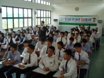 경남은행은 지난 29일(목) 오전 11시와 오후 2시 두차례에 걸쳐, 의령 신반정보고등학교 및 의령종합고등학교 강당에서 전교생을 대상으로 한 <청소년 금융경제교육>을 실
