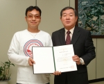 강원대 전상림 군은  성적우수장학금 수혜대상으로 선정되었으나 같은학과 3학년 학생에게 자신의 장학금을 양보하여 잔잔한 감동을 주고 있다.