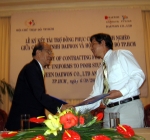 아이비클럽은 베트남 호치민 시에 교복 8만벌(약 22억원 상당)을 무상으로 전달하는 기증식을 10월 6일, 호치민시 마제스틱 호텔 회의장에서 가졌다.