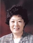중소기업협동조합중앙회는  '10월의 여성기업인상' 에 심영숙(52세, 사진) 강릉교동한과 대표(를 선정했다.