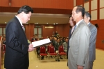 전북대학교는 개교 58주년을 맞이하여 14일 오전 10시 진수당 최명희홀에서 기념식을 거행하고 장기근속자에게 표창장을 수여하였다. 
