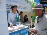 서울시민을 대상으로한 정신건강의 중요성을 알리는 거리 캠페인 