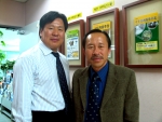 산업포털 다아라 김영환 대표(좌)와 라오스 산업협력관 솜디 인미사이.