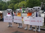 지난 11월 21일부터 강남, 삼성, 신촌 등 각 지역에 나타난 미스터리 가족 ‘누리셈’.  전국민을 대상으로 오는 11월 1일부터 보름동안 실시되는 인구주택총조사에 대한 홍보 이