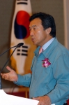 10월26일 수원 롯데 캐슬호텔에서 열린 제40회 전국기능경기대회 경기도선수단 해단식에 참석한 손학규 경기지사가 축사를 하고 있다