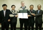 GM DAEWOO가 27일부로 대우인천차 인수/통합을 완결지었다. 이에 앞서 25일 GM DAEWOO 부평공장에서는 GM DAEWOO, 대우인천차, 대우자동차, 산업은행 등 각 계
