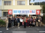 경북도 도시계획과 임문홍 과장과 직원들은 지난 28일 농어촌 자매결연마을인 울진군 후포면 삼율3리 상밤투마을을 찾아 가을걷이 등에 바쁜 농촌 일손돕기에 나섰다.