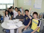 동명대학교 창업동아리 유비스 회원들이 수상을 기념, 지난 6월 김정인교수(가운데 앉은 이)와 함께 모였다. 
