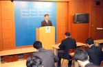 경기도 이수원 공보관이 11월 4일 경기도청 브리핑 품에서 한현규 경기개발연구원장에 대한 수사와 특정신문 보도내용에 대해 브리핑하고 있다.