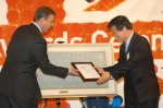 삼성테스코 홈플러스 이승한 사장이 15일 소공동 롯데호텔 사파이어룸에서 열린 '2005 주한영국상공회의소(BCCK) 대상'시상식에서 CSR(사회공헌) 부문에서 대
