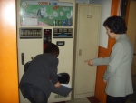 성남시 수정구는 주민 다수가 이용하는 자동판매기의 위생상태를 점검한다