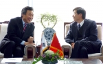손학규 경기도지사는 접견실에서 알렉스 퐁 홍콩무역대표부 수석대표를 접견하고 담소를 나누고 있다.