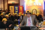 ‘도전! 지식벨’ 참가자들이 정답을 찾기 위해 노트북으로 사내 지식경영시스템(K-BADA)을 검색하고 있다. 