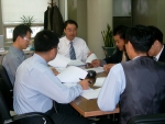울산심사부 심사역들이 여신 지원에 관한 회의를 진행하고 있다. (왼쪽 세번째가  경남은행 이선우 부장)
