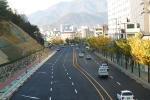 마산시는 최근 동마산IC 진입도로 확장사업 중 삼성병원에서 구암고등학교(동마산IC 입구)까지 550m 구간의 도로확장 공사를 완료했다.
