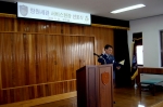 창원세관 심영보씨가 대표로 창원세관 서비스헌장을 낭독하고 있다.