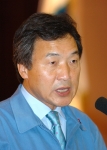 11월25일 기우회(중기센터) 월례모임에 참석한 손학규 경기도지사가 인사말을 하고 있다