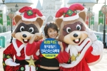 외환은행은 전 카드회원을 대상으로 12월 한달 동안 롯데월드 무료입장, 자유이용권 본인 50%와 동반 1인 30% 할인, 민속박물관 무료입장과 체험교실 운영, 연간회원권 30% 할