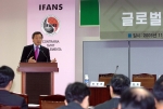 11월30일 서울 서초동 외교안보연구원에서 열린 2005 정치학회 연례학술회의에 참석한 손학규 경기도지사가