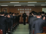 12월 2일 14:30 국군 기무사령부 방첩 수사요원들이 인권변호사(장주영 변호사, 44세) 초청 특별 강연회에 앞서 인권보호 실천 결의대회를 갖고 인권보호 선서를 하고 있다