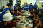 현대차 직원들의 소박한 송년회에는 툴링계획팀 22명의 직원들이 나눔과 섬김의 집에 직접 봉사에 나선 가운데  220여명의 주변 노인들이 함께 하며 사랑과 정을 듬뿍나누었다 