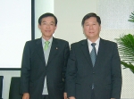 이영탁 증권선물거래소 이사장은 중국 증권감독관리위원회(CSRC)를 방문하여 중국기업의 한국상장을 위한 협의체를 구성하기로 합의하고 상푸린 주석과 기념촬영을 하였다