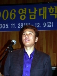 6일 오전 10시부터 영남대 인문관강당에서 열린 대학설명회에 초청된 이승엽 선수가 참가고등학생들에게 격려인사를 하고 있다. 