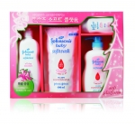 존슨즈 베이비(www.johnsonsbaby.co.kr)는 크리스마스를 맞아 부드러운 아기 피부를 원하는 성인 여성들을 위한 제품인 소프트워시와 소프트로숀을 묶은 ‘존슨즈 소프트 