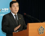 긴급조정권 발동을 공표하는 노동부 김대환 장관