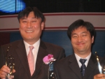 엠게임 박영수 대표이사와 KRG소프트 노철 이사 수상사진