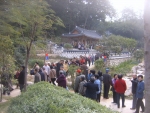 지난 12월 12일 중국 광동성 광저우시 웨이시우 공원에서 준공식을 갖고 개 원한 한국 전통정원 “해동경기원”이 개원 초부터 공원을 찾는 광저우 시민들로 인산인해를 이루고 있다.