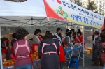 부산은행은 12월 28일 개점하는 누리마루 지점 사전 홍보 행사로‘김장 담그기 이벤트’를 실시하였다.