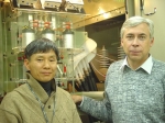 40 T 고자기장 설비 앞에서 김윤배 박사와 카푸스틴 박사