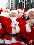 홈스쿨 방문에 앞서 21일 오전 청계광장에서 '책 읽어 주는 산타 발대식'을 갖는 장면.