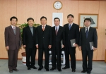 좌로부터 스테인리스생산부 이용택 대리, 환경에너지부 최병구 대리, 류경렬 포항제철소장, 제강부 김복룡 반장,참사랑기동봉사대 서정윤 대표, 조정환 제선부장 