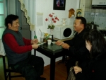 사파동주민자치센터(위원장 이성수)는 주민자치위원회 회비를 적립해 지난 27일 관내 독거노인, 기초생활수급자 등 생활형편이 어려운 5세대를 방문해 50만원의 성금을 전달했다.