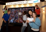 올 6월 열리는 월드컵의 특수를 앞두고 글로벌 전자업계의 불꽃튀는 디지털TV 판촉전이 시작됐다. 5일(현지시간) 미국 라스베이거스에서 개막되는 세계최대 전자전시회 CES 2006에