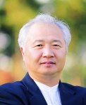 책의 저자 일지 이승헌 국제평화대학원대학교총장