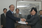 한국화재보험협회는 설을 맞이하여 1월 19일 오전 10시 협회 6층 회의실에서 (사)한국희귀·난치성질환 연합회에 후원금을 전달하고 위로했다.
