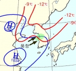 지상일기도(9일 15시)와 1.5km 상공 온도선

