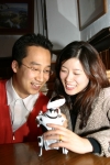 발렌타인 데이를 맞아 군 복무중인 남자친구를 위해 로봇강아지를 선물한 커플