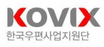 한국우편사업지원단 CI
영문 CI는 동서로 날아가는 두 마리 새(레드 컬러)를 모티프로 삼고 있다.
영문명은 우정사업의 가치를 높이고, 우정 커뮤니케이션, 정보, 물류 네트워크