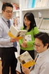 신세계아이앤씨 직원들은 작년 6월 <덕의 기술>에 이어 두 번째로 책 선물을 받았다.
